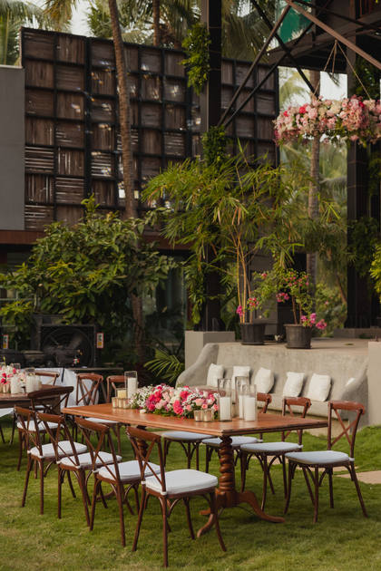Tablescape and Floral detail — Welcome Lunch decor — Casa Waters